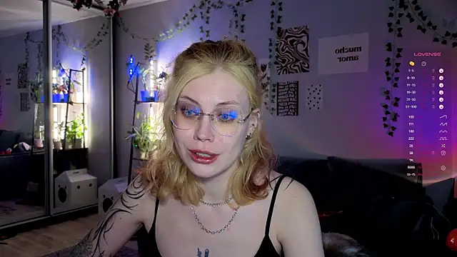 Snapshot of Your_Corvus chatting on 04-22-26, 02:46 Your Corvus online show from 04-22-26, 02:46