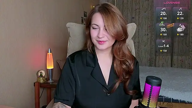 LisaCase online show from 11-25-25, 10:04