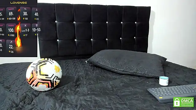 Noha white online show from 10-26-25, 07:25