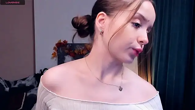 Snapshot of RenetTolken chatting on 10-25-25, 09:19 RenetTolken online show from 10-25-25, 09:19