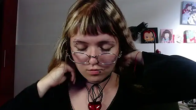 NEXT DOOR GIRL  online show from 09-22-25, 10:05