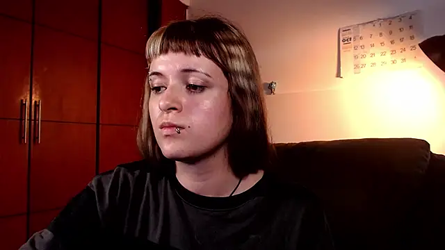 NEXT DOOR GIRL  online show from 10-28-25, 10:20