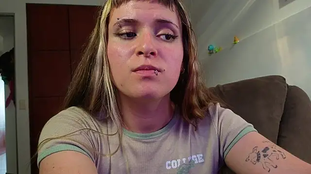 Snapshot of NEXT_DOOR_GIRL_ chatting on 02-21-26, 10:23 NEXT DOOR GIRL online show from 02-21-26, 10:23