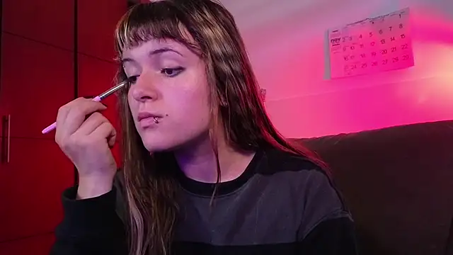 NEXT DOOR GIRL  online show from 11-30-25, 12:06