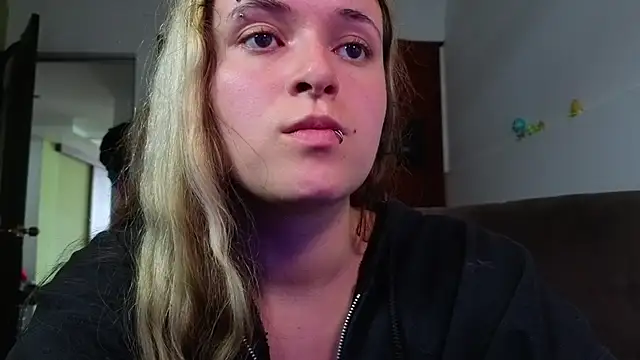 NEXT DOOR GIRL  online show from 03-07-26, 09:20