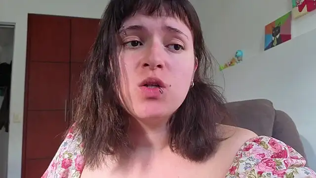 NEXT DOOR GIRL  online show from 06-25-26, 09:09
