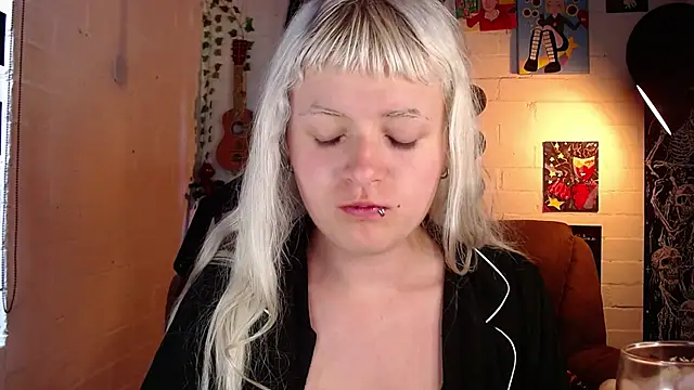 NEXT DOOR GIRL  online show from 03-15-25, 12:34