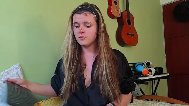 NEXT DOOR GIRL  online show from 03-20-26, 10:22