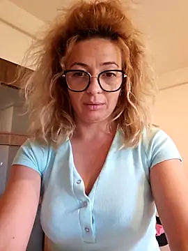 Snapshot of Selenna_emma chatting on 10-20-25, 02:39 Selenna emma online show from 10-20-25, 02:39