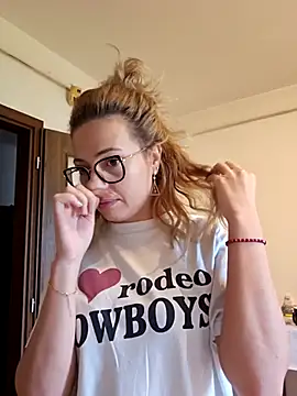 Snapshot of Selenna_emma chatting on 10-16-25, 02:03 Selenna emma online show from 10-16-25, 02:03
