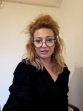 Snapshot of Selenna_emma chatting on 10-02-25, 01:47 Selenna emma online show from 10-02-25, 01:47