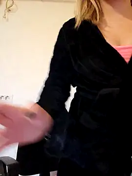 Snapshot of Selenna_emma chatting on 10-06-25, 12:39 Selenna emma online show from 10-06-25, 12:39
