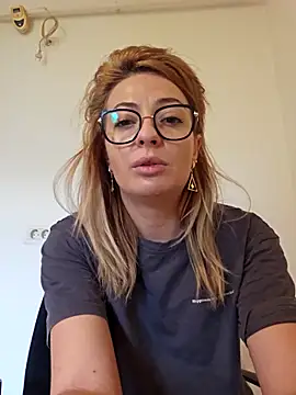 Snapshot of Selenna_emma chatting on 10-15-25, 11:18 Selenna emma online show from 10-15-25, 11:18