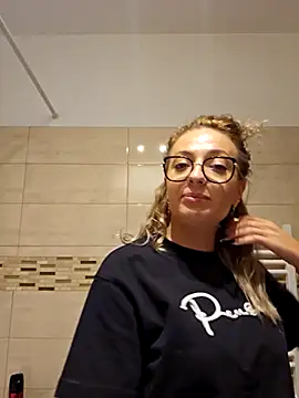 Snapshot of Selenna_emma chatting on 09-20-25, 02:22 Selenna emma online show from 09-20-25, 02:22