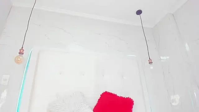 emilyadams0 online show from 10-04-25, 10:55