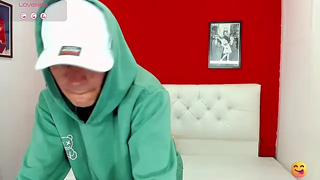 Snapshot of _snopyy_ chatting on 01-20-25, 06:43  snopyy  online show from 01-20-25, 06:43