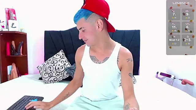 Snapshot of _snopyy_ chatting on 10-27-25, 07:48  snopyy  online show from 10-27-25, 07:48