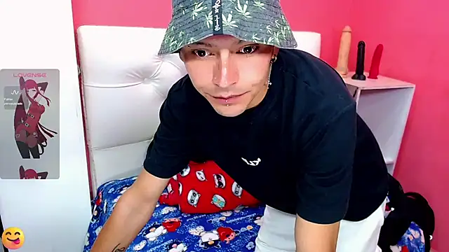 Snapshot of _snopyy_ chatting on 02-08-25, 02:38  snopyy  online show from 02-08-25, 02:38