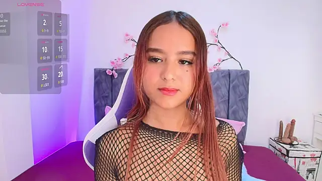 Snapshot of Sophiee_Velvet chatting on 06-20-26, 06:24 Sophiee Velvet online show from 06-20-26, 06:24