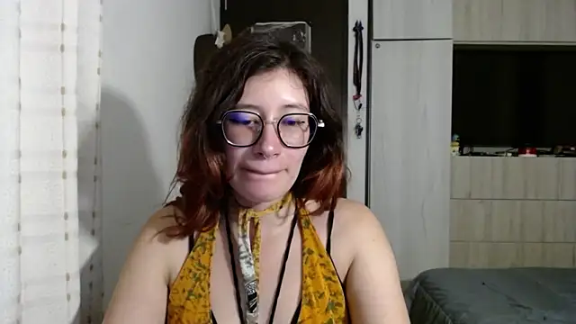 Snapshot of mariana124- chatting on 03-19-25, 12:26 mariana124- online show from 03-19-25, 12:26