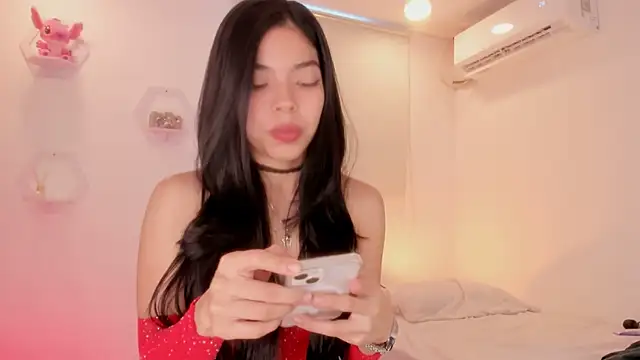 Snapshot of meganrossee69 chatting on 05-11-26, 04:04 meganrossee69 online show from 05-11-26, 04:04
