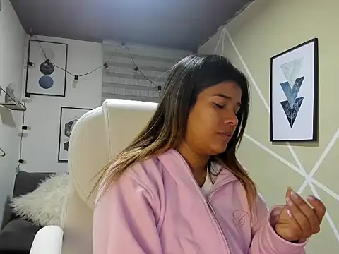 Enma  clark online show from 11-14-25, 04:16