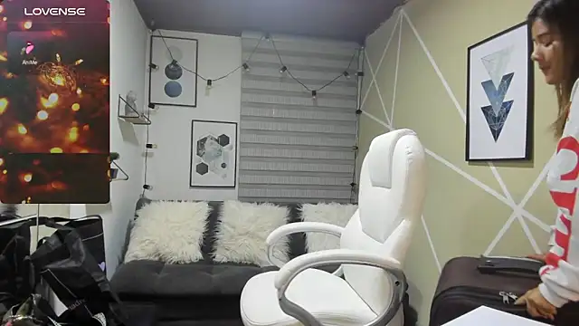 Enma  clark online show from 12-05-25, 04:11