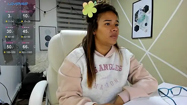 Snapshot of Enma__clark chatting on 04-19-26, 04:02 Enma clark online show from 04-19-26, 04:02