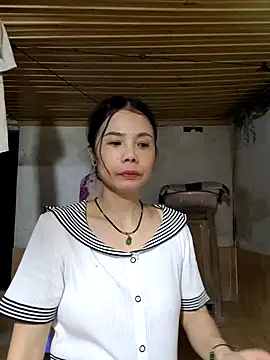 Snapshot of Tinease chatting on 09-22-25, 12:44 Tinease online show from 09-22-25, 12:44