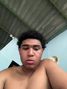 Snapshot of julian670 chatting on 07-10-26, 02:00 julian670 online show from 07-10-26, 02:00