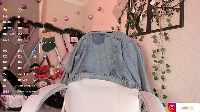 Snapshot of Punkys_ chatting on 12-19-25, 01:42 Punkys online show from 12-19-25, 01:42