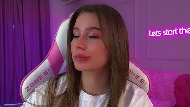 Snapshot of DianaVert chatting on 03-04-26, 06:10 DianaVert online show from 03-04-26, 06:10