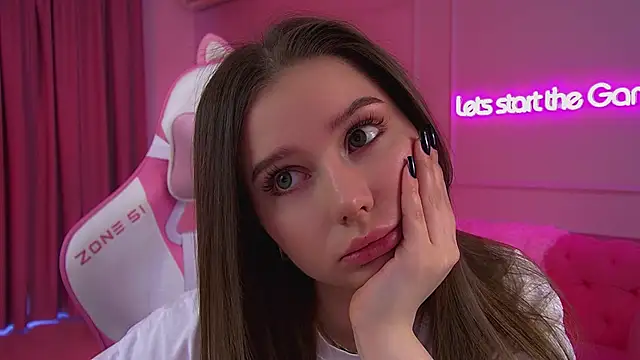 Snapshot of DianaVert chatting on 02-18-26, 06:22 DianaVert online show from 02-18-26, 06:22