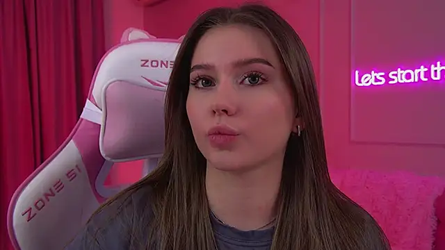 Snapshot of DianaVert chatting on 02-19-26, 06:27 DianaVert online show from 02-19-26, 06:27