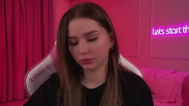 Snapshot of DianaVert chatting on 02-15-26, 07:02 DianaVert online show from 02-15-26, 07:02