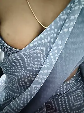 Snapshot of tamil_subha69 chatting on 08-01-26, 04:21 tamil subha69 online show from 08-01-26, 04:21
