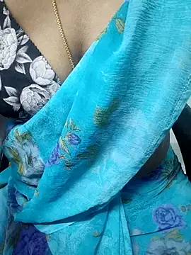 Snapshot of tamil_subha69 chatting on 06-17-26, 06:40 tamil subha69 online show from 06-17-26, 06:40