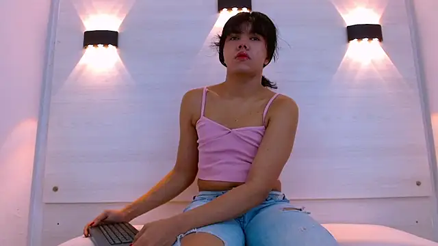 AndreaGil  online show from 12-15-25, 01:17