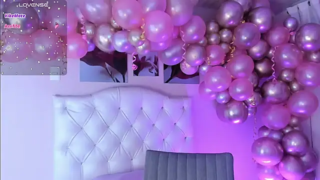 Snapshot of ellarosee_ chatting on 03-13-25, 10:43 ellarosee  online show from 03-13-25, 10:43