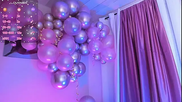 Snapshot of ellarosee_ chatting on 03-18-25, 07:33 ellarosee  online show from 03-18-25, 07:33