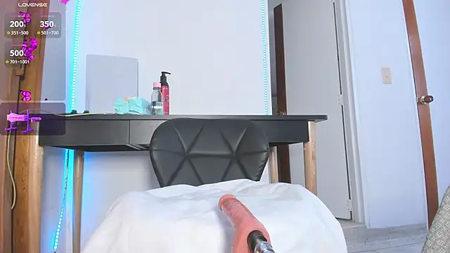 lily evil online show from 02-17-26, 05:54