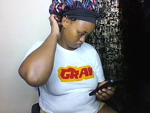 Snapshot of Candii_wet_ chatting on 03-11-25, 05:13 Candii wet online show from 03-11-25, 05:13