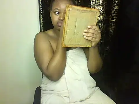 Snapshot of Candii_wet_ chatting on 02-20-25, 12:08 Candii wet online show from 02-20-25, 12:08