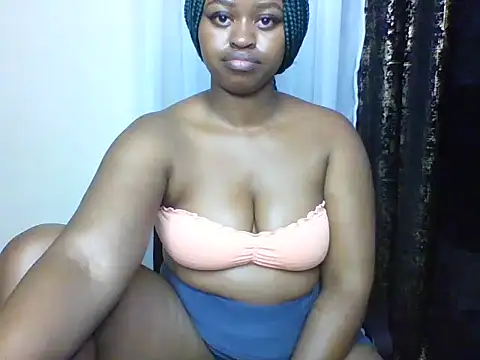 Snapshot of Candii_wet_ chatting on 02-07-25, 11:45 Candii wet online show from 02-07-25, 11:45