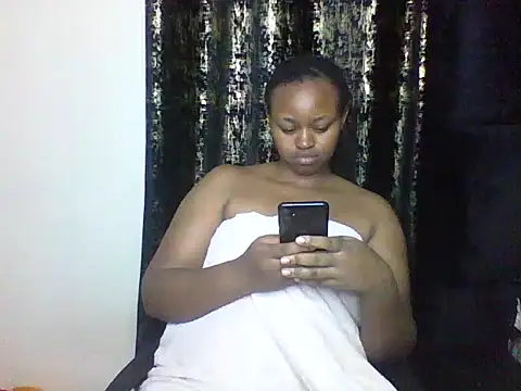 Snapshot of Candii_wet_ chatting on 02-21-25, 12:49 Candii wet online show from 02-21-25, 12:49