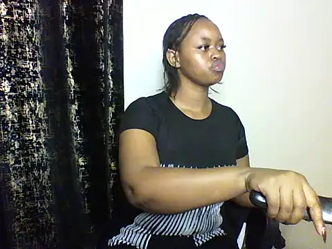 Snapshot of Candii_wet_ chatting on 09-13-25, 06:30 Candii wet online show from 09-13-25, 06:30
