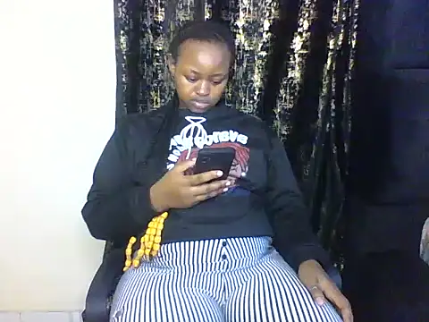 Snapshot of Candii_wet_ chatting on 02-20-25, 02:57 Candii wet online show from 02-20-25, 02:57