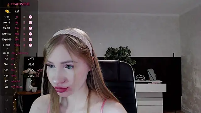 Snapshot of Cutie_Annie chatting on 11-23-25, 02:54 Cutie Annie online show from 11-23-25, 02:54