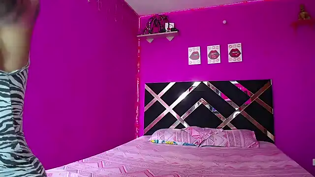 Snapshot of Zaratattoox chatting on 02-06-25, 08:13 Zaratattoox online show from 02-06-25, 08:13