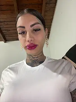 Snapshot of Zaratattoox chatting on 06-05-26, 11:32 Zaratattoox online show from 06-05-26, 11:32
